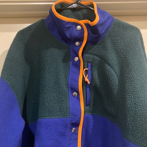 The North Face Women’s Button-Up - Picture 3 of 6